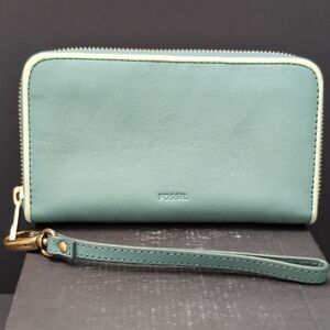 Fossil  Green All-around Zippered Wallet/Wristlet.
